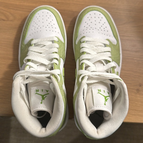 Jordan 1 Mid Green Python (Women's) - Picture 8 of 8